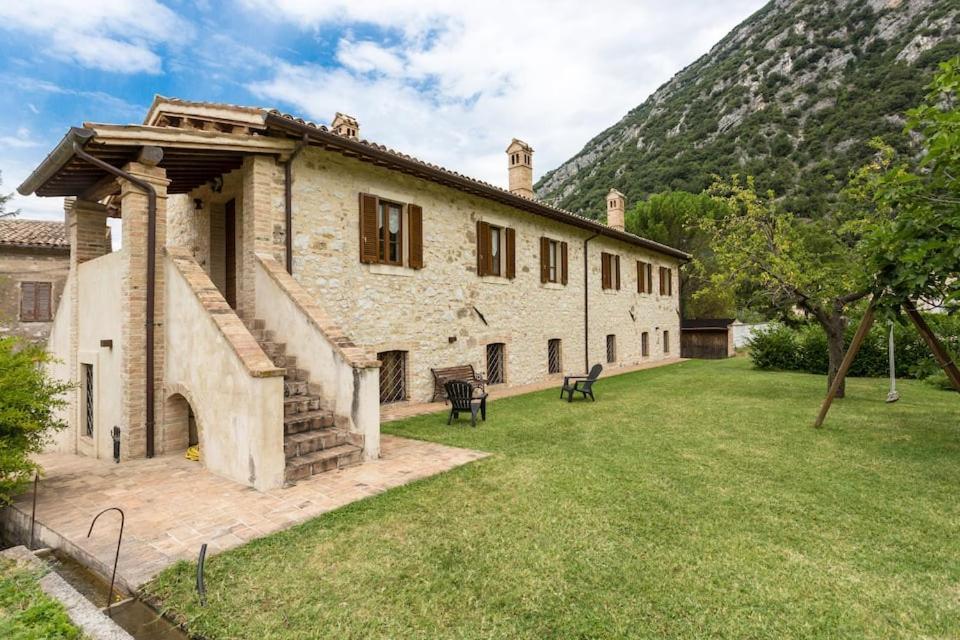 Casa Ridente Nella Valle Del Menotre Con Giardino Pale Экстерьер фото